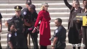 Jane Fonda es arrestada durante una protesta por el clima