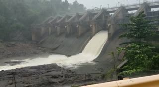 Mira el momento en que abren las compuertas del embalse Carraízo 